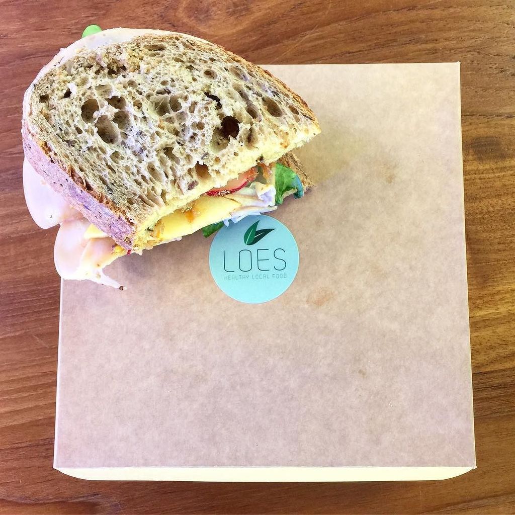 TomSebastian's tweet photo. Lunchen met LOES @loespapendrecht bij #multishape met Pieter en @saskianorbruis https://t.co/NgZj8oJn8j https://t.co/CN52nixoS5