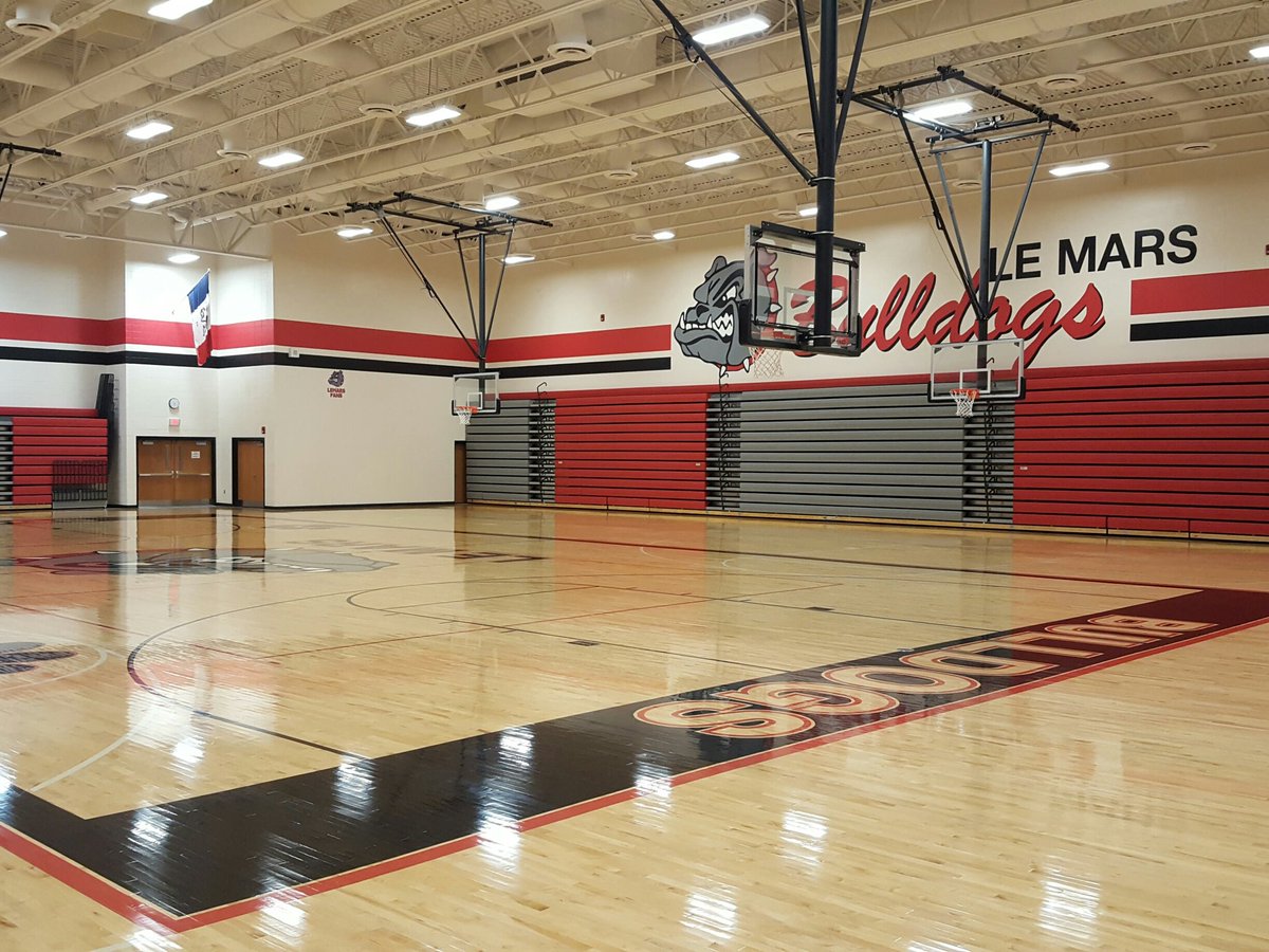 mrcoachdavis's tweet photo. Calm before the Chaos! Just less then 12 hrs we welcome Western to open the Lakes Schedule! Should be fun....and loud! #LetGoDogs #SeeUat6 https://t.co/q1VqXCs6hR