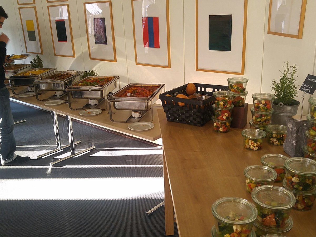 Kiri_Kiri_Kirii's tweet photo. Lunch time at the #AXADevsummit with #AXADevAcademy https://t.co/d9FNPcXk92