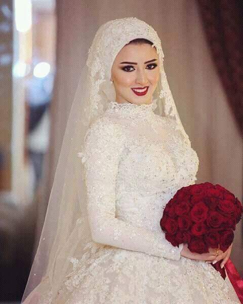 عندما أسمعُ الرجال..يتحدّثون عنكِ بحماسة وأسمع النساء..يتحدّثن عنكِ بعصبيَّة..أعرفُ..كم أنتِ جميلة