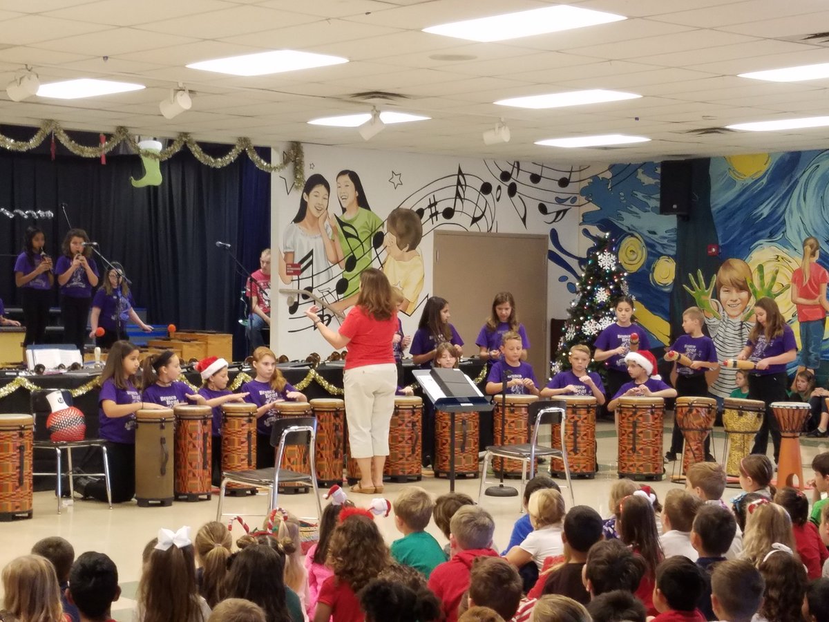 MsWeaver_AP's tweet photo. Our talented students performing their winter concert! @Bryant_Elem https://t.co/TYfYIzLCpn