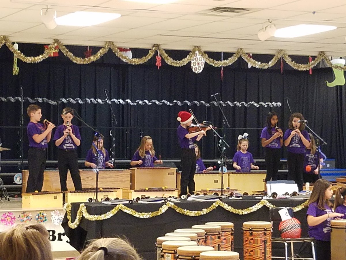 MsWeaver_AP's tweet photo. Our talented students performing their winter concert! @Bryant_Elem https://t.co/TYfYIzLCpn