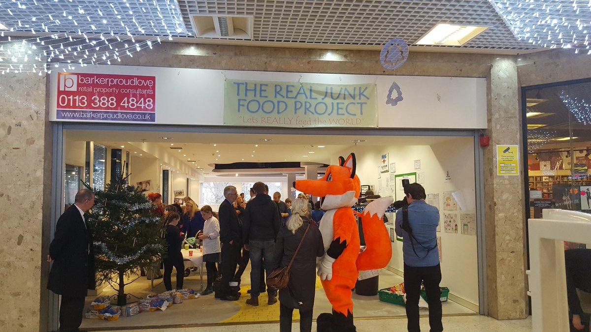 LeedsBID's tweet photo. The @RealJunkFood is open @stjohnsleeds until this Sunday. Make sure you get down to support and check this great idea out #PAYF https://t.co/vFGNEjkYu4