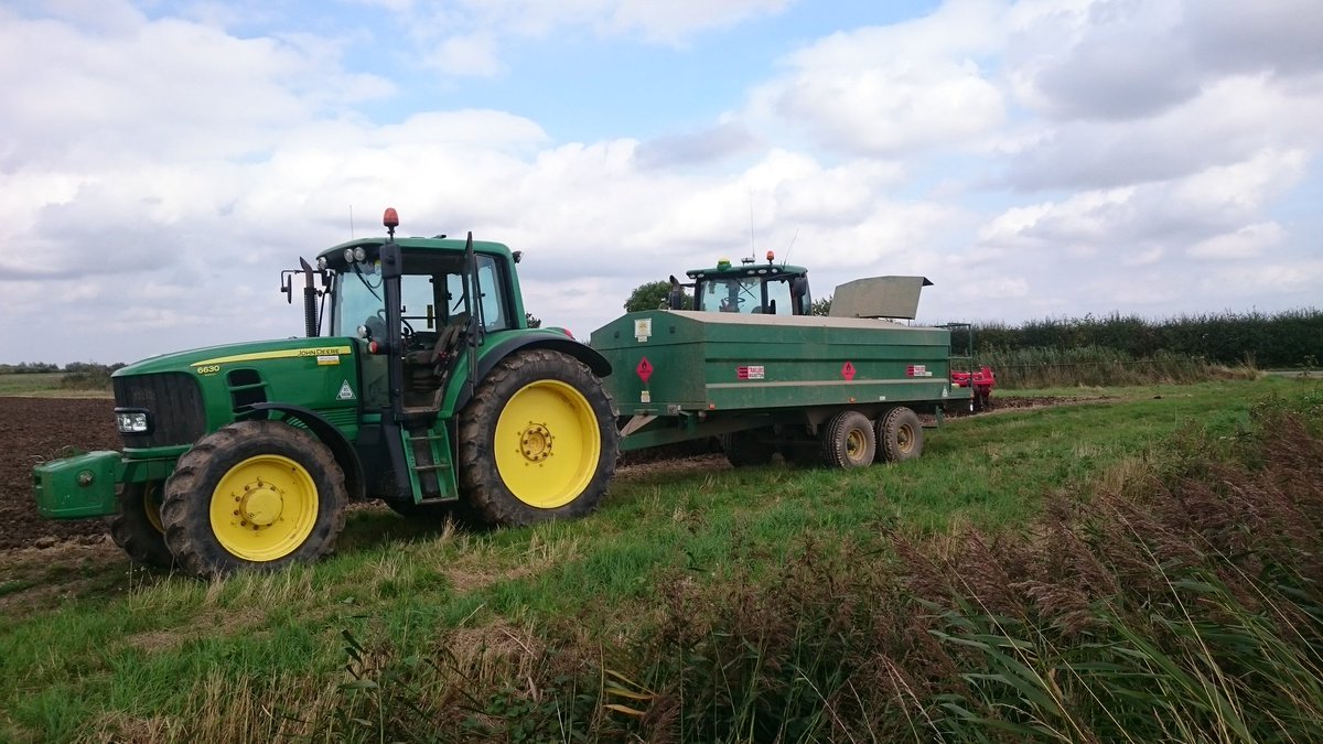 joe_weston3's tweet photo. My first lone excursion in a tractor, no calamities, just saw a bit more of the farm than I was meant to. #farmapprentice #johndeere https://t.co/2WIILVf2kT