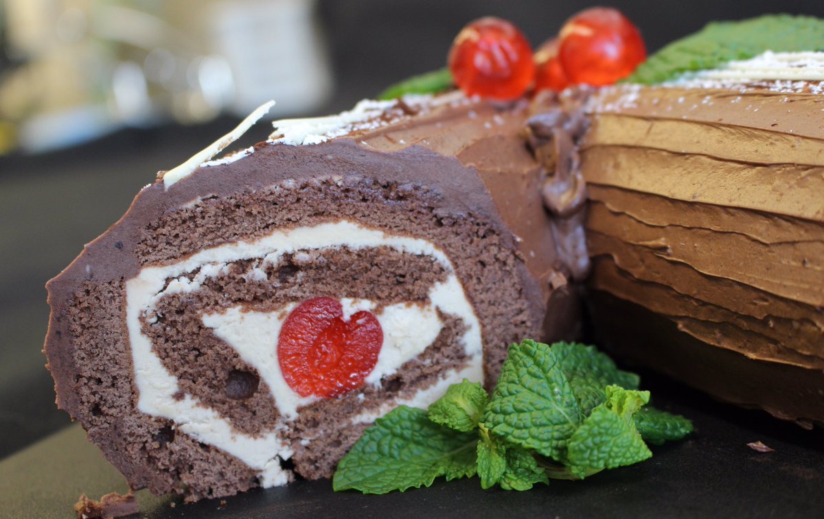 Amazing #Christmas 🎄 #chocolate 🍫 log <a href="/soapfactory1/">Andrew Bacurin</a> #ItsChristmasTimeDessersArePermitted #beafoodhero @ServestFoodCo <a href="/ExtSharon/">Sharon Siggers</a> <a href="/ChefRhys/">Rhys Richardson</a>