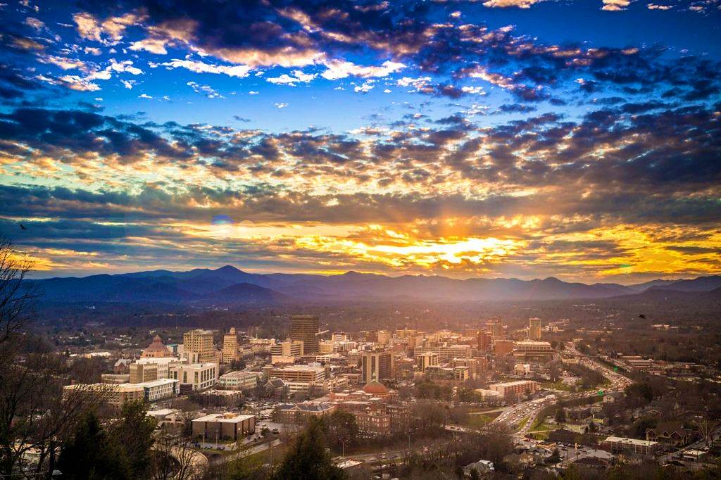 lonelyplanet's tweet photo. Asheville: Appalachia's most surprising city – and our no.1 #BestintheUS destination for 2017! https://t.co/S0V0mQPOB7 by @RebeccaGWarren https://t.co/fm0axmzSwb