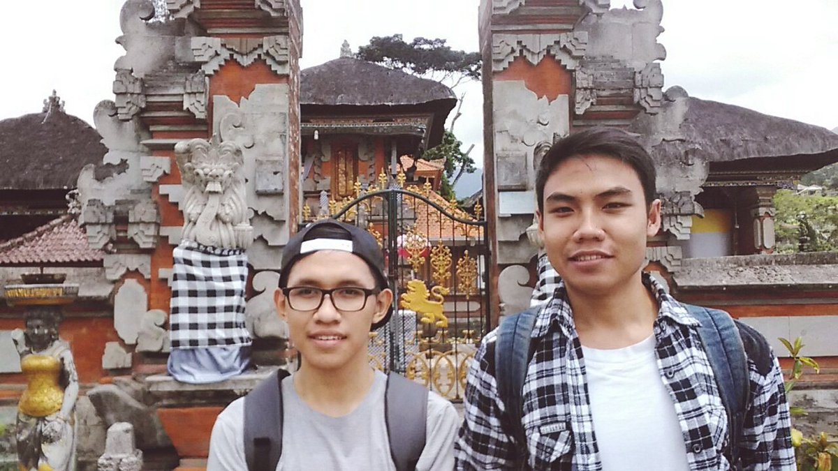 dulzmuhammad's tweet photo. Aishh... samping saya ulang tahun hari ini. Gak mau diucapin kalo gak ada kado. No gift hoax! @tedysagitario https://t.co/KZKO2tjZnz