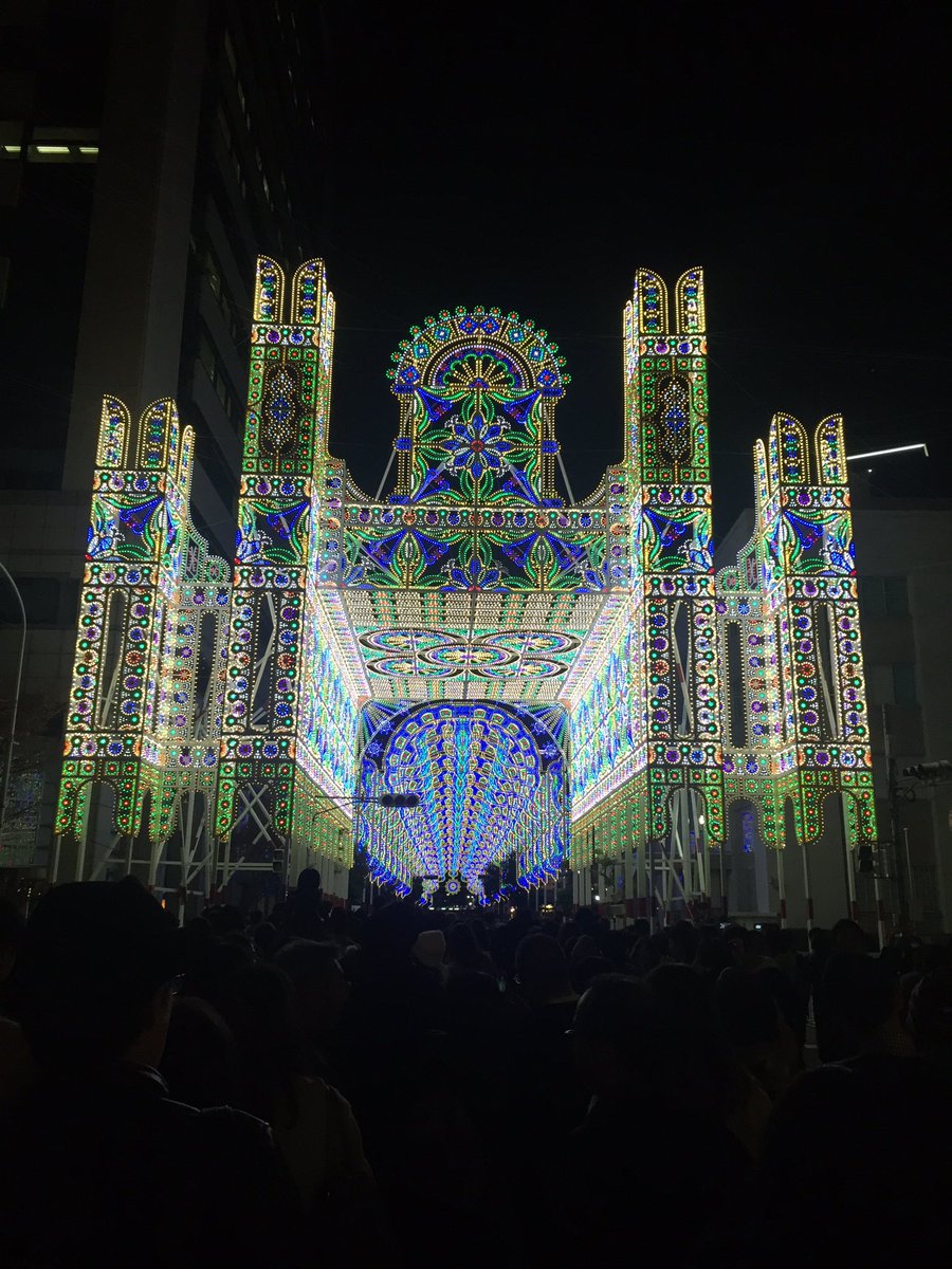 axoxw's tweet photo. 昨日みんなで見に行ってきた！イルミネーション！！

綺麗すぎて感動した。

今年もあと少しやな！

みなさん一日一日大切にしよな！ https://t.co/Yx6P0fGF2E