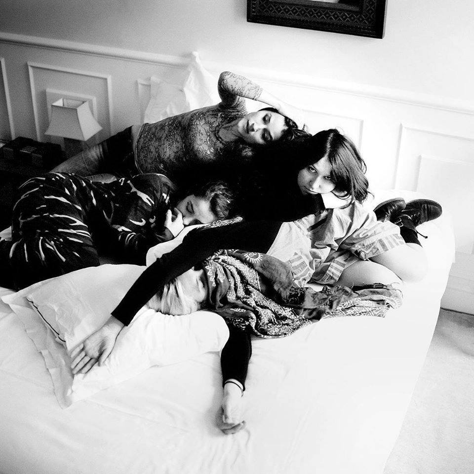 Silverdoor_'s tweet photo. .@_Warpaint star in the latest #PerryMusic feature we've curated for clients @PEAmerica! Get involved on the blog > https://t.co/7vsVzjrt2y https://t.co/RgCZgd2rAI