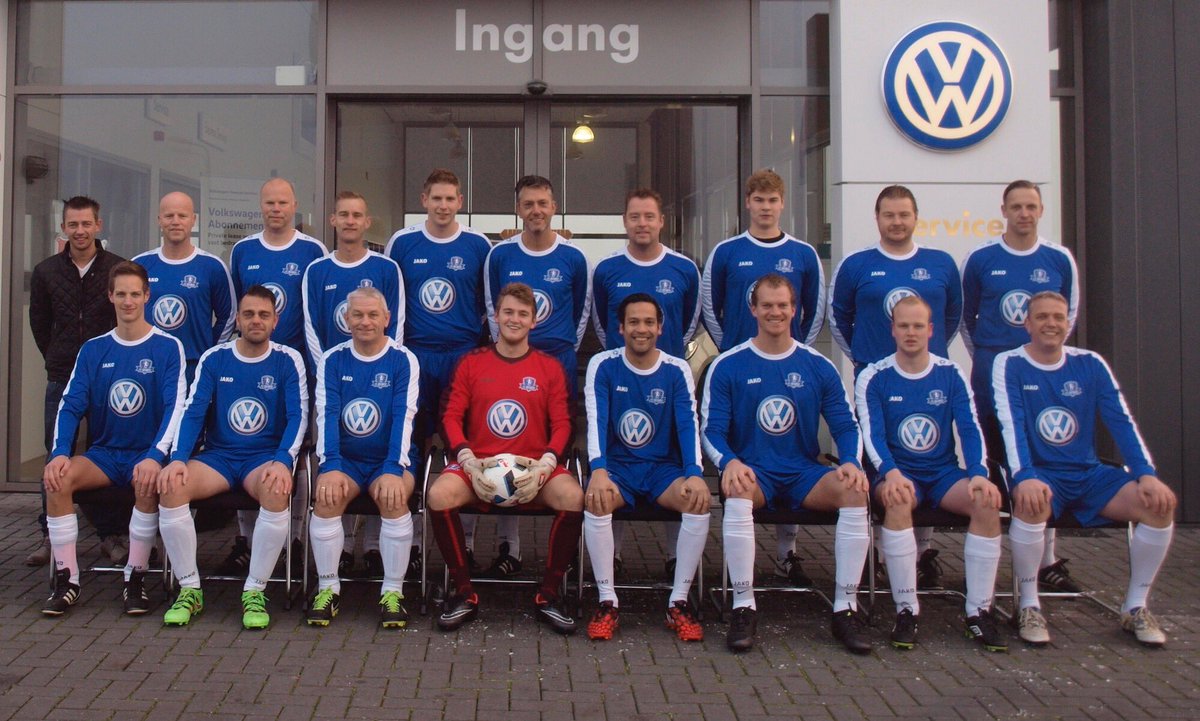 Nieuwe tenue's voor <a href="/vvBuitenpost/">VV Buitenpost</a> ZO1.
Dankzij sponsor van het eerste uur @autolandvdbrug en <a href="/AllertPol/">Allert Pol Fysio</a>. Tige dank