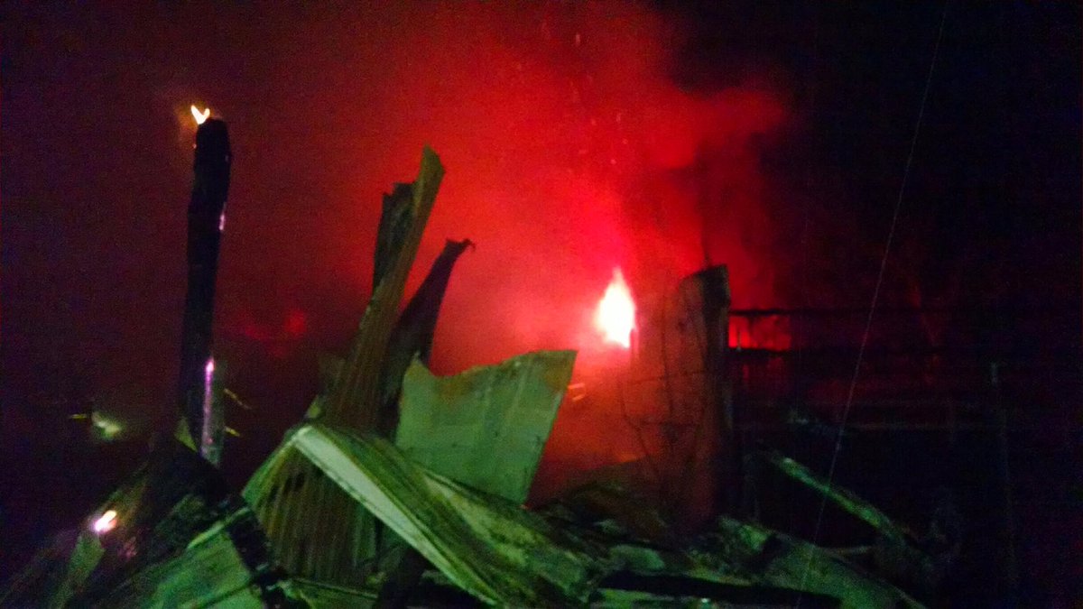 IFD_NEWS's tweet photo. 6:05 AM - 8 horses escape OK but chickens, ducks &amp; rabbits perish after fire breaks out in barn on Mimosa Ln #UnderInvestigation  #TankerOps https://t.co/gkQStJM1g1