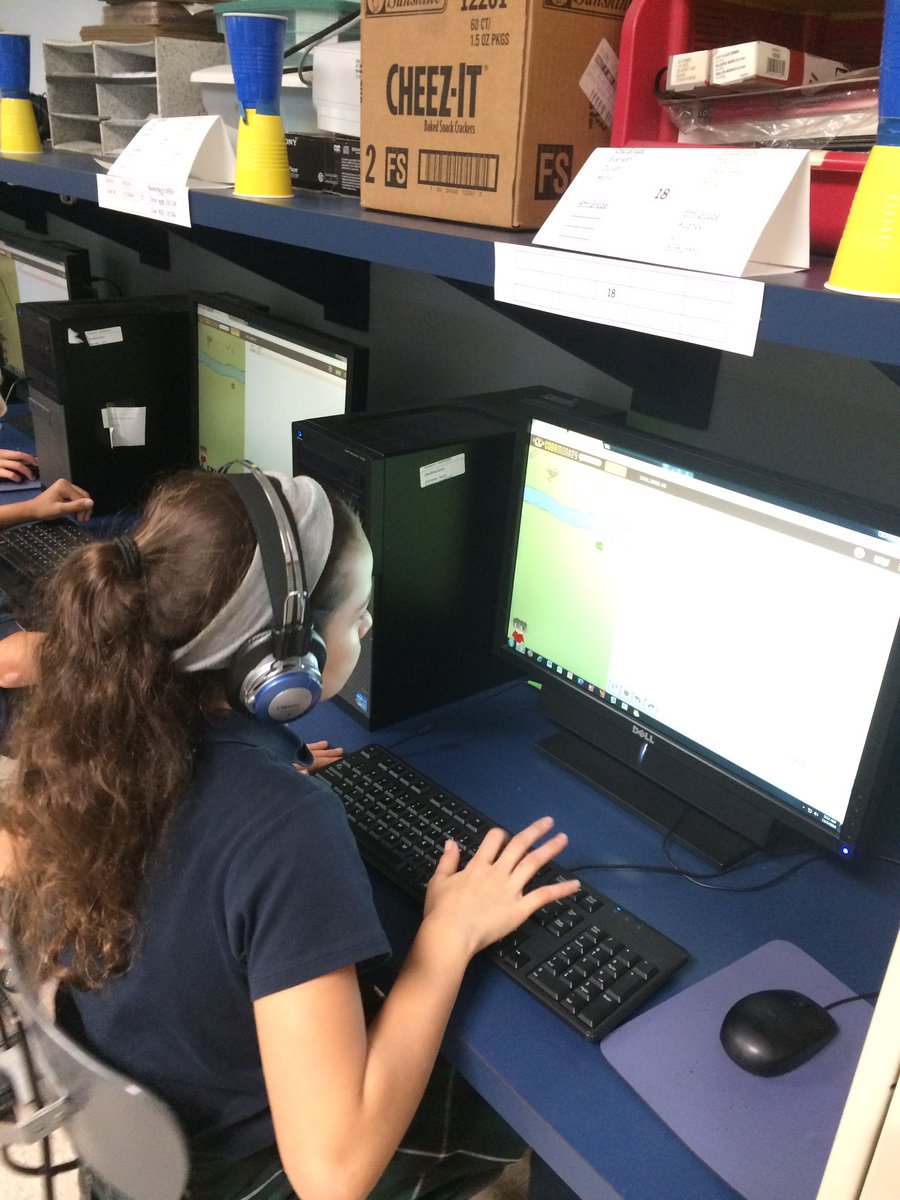 TracieCatlett's tweet photo. Our lower school students are participating in #HourofCode this week. Thank you @nglover! @Collegiate1915 https://t.co/IrxXwW5dPl
