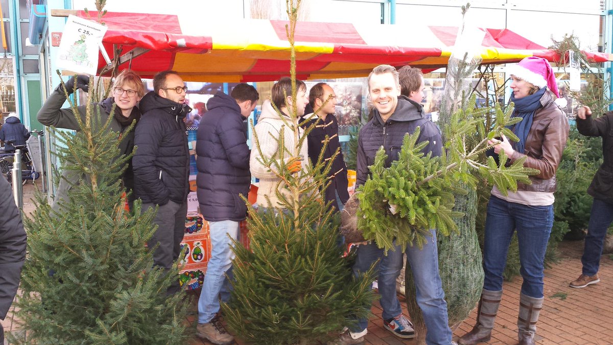 Aanstaande zaterdag verkoopt Junior Kamer Groningen #kerstbomen op het Helperplein: bit.ly/2gyRwgz Koop en steun <a href="/HumanitasJMZ/">Humanitas JMZ</a>