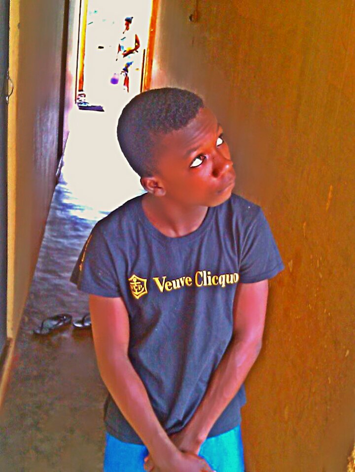 RovernPhrimpon's tweet photo. Veuve #clicquote is bae 👕👖👑💼 https://t.co/1ukQX0V25k