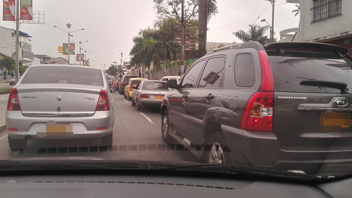 CaliDenuncia's tweet photo. Tráfico muy pesado calle 5 a la altura de la biblioteca departamental @MauriceArmitage @MovilidadCali https://t.co/tSOcEyaasH