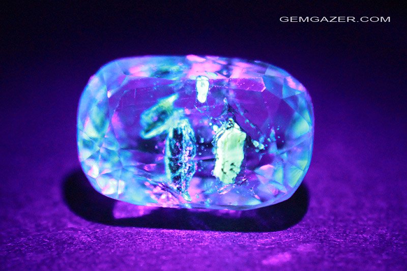 gemgazer's tweet photo. #Quartz #Gemstone with fluorescent liquid Petroleum inclusions. longwave UV light. https://t.co/0epIOFGM6a
#gemInclusions #gemology https://t.co/7AAlcRRMYQ
