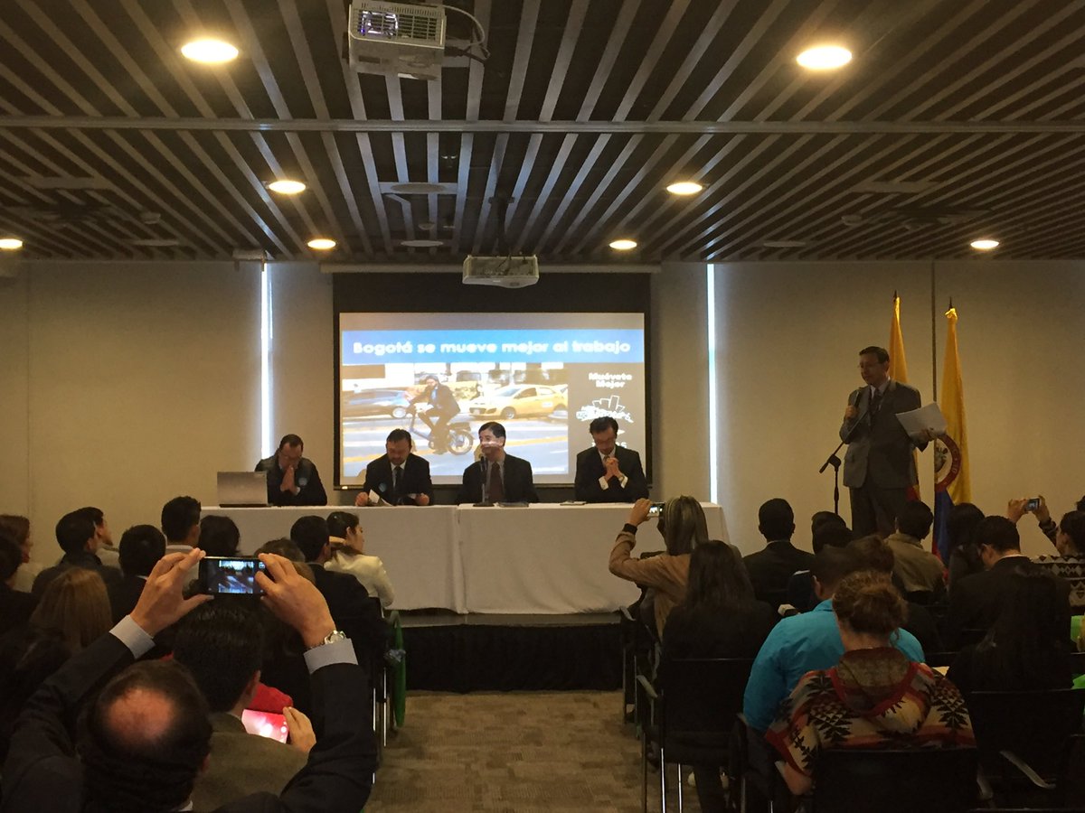 PEMS_Col's tweet photo. Cómo mejorar la movilidad al trabajo y universidad? #AEstaHora responden @SectorMovilidad @AmbienteBogota @FundChevrolet https://t.co/LCf0iqEj6i