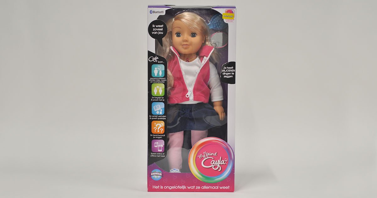 Consumentenbond's tweet image. Iedereen in de buurt van #Cayla kan gesprekken afluisteren en haar iets laten zeggen. Best creepy, toch? bit.ly/2h0Ox1r #toyfail