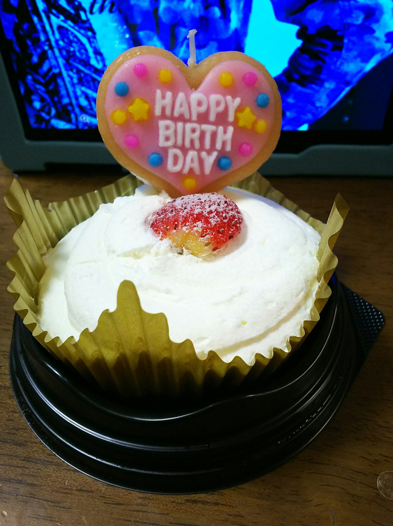 やよちゅう 直くん お誕生日おめでとう ケーキ買い忘れて コンビニケーキ 旦那さんに買ってきてもらったダメダメファンだけど これからもよろしくね 笑 高橋直純生誕祭16 T Co 6pt7aicky2 Twitter