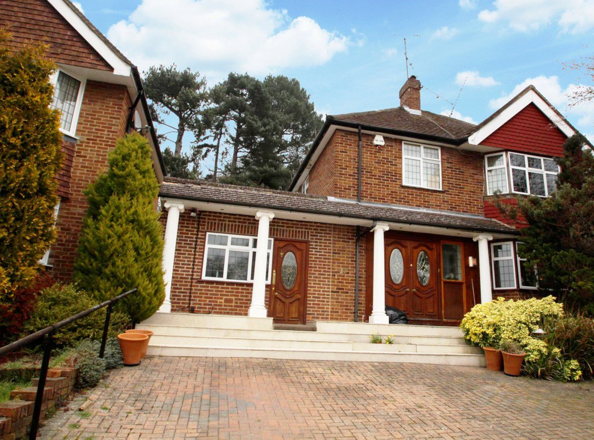 LeadersLondon's tweet image. A delightful 4-bed detached is now available in #SouthCroydon, could it be your new home? ldrs.ly/LwWHh