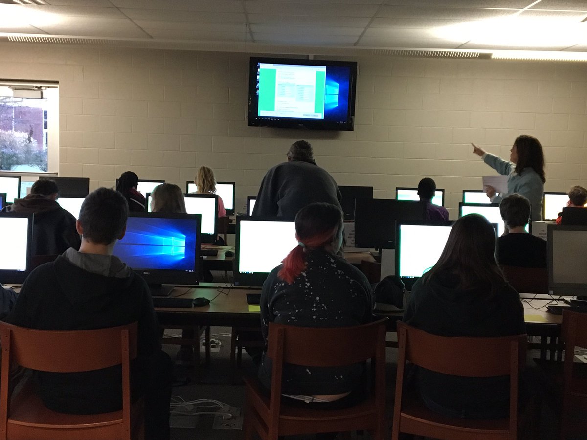 GibboneyRebecca's tweet photo. 8th grade Ss exploring future career options with Mrs. Preisch #LTMSteach @LTMS_Principals @BLaSTIU17 https://t.co/DJvuoWzZat