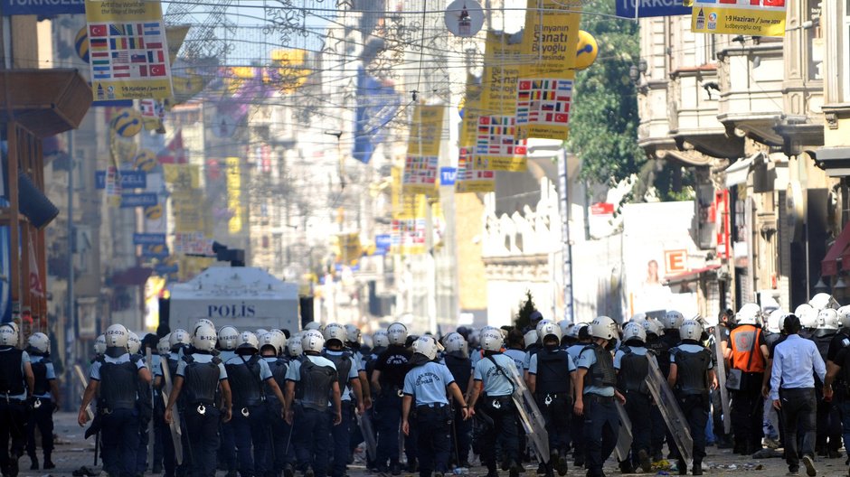 EVENT | 7.Dec. 7.30pm <a href="/De_Zwijger/">Pakhuis de Zwijger</a> -
UrbanMovies#18 Agoraphobia - Urban Turkey - @AhmetPolatPhoto @janrath1 <a href="/chrluth/">Chris Luth</a> dezwijger.nl/programma/agor…