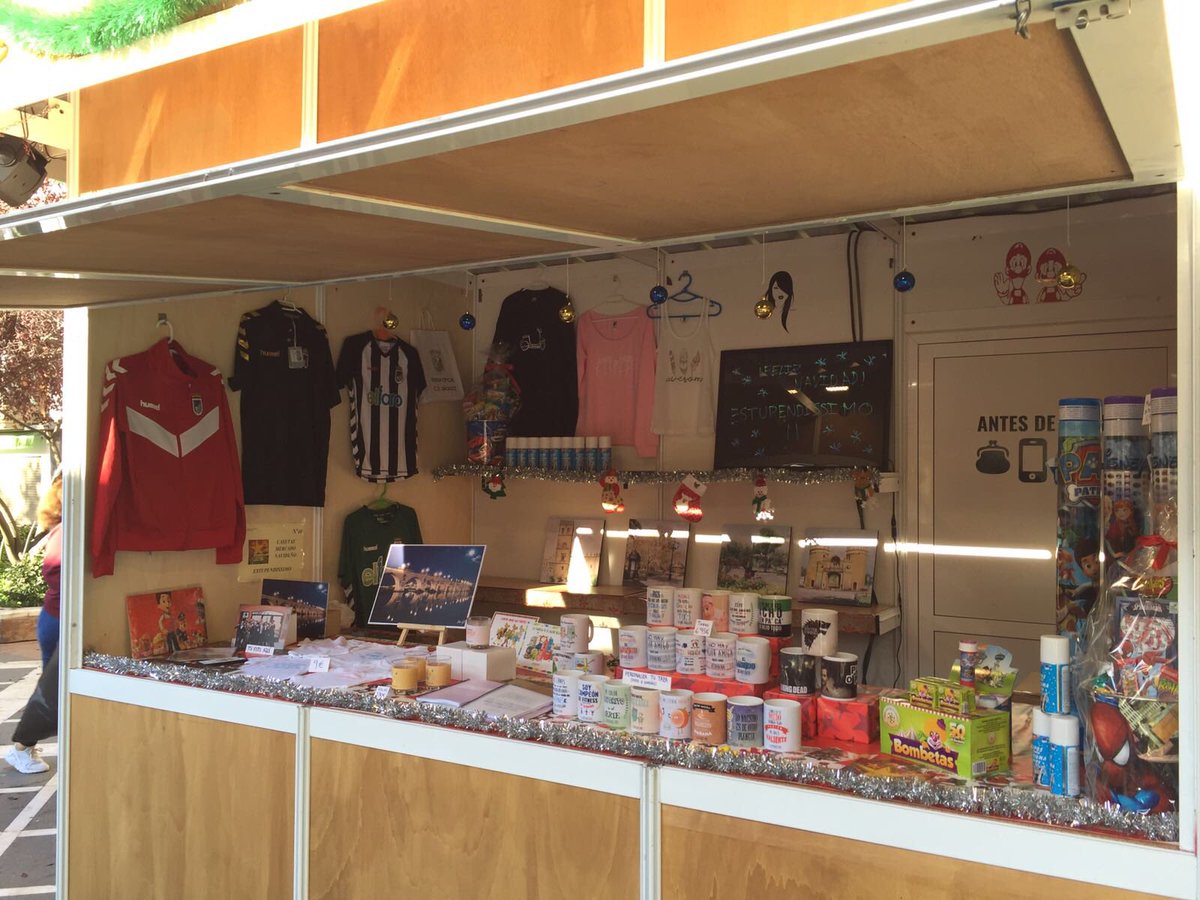 CDBadajoz's tweet photo. De la mano de @estupendissimo estamos presentes en el mercado navideño de San Francisco ☃️🎄A la venta merchandising oficial © #NoSoloFútbol https://t.co/lA5JteiWZQ