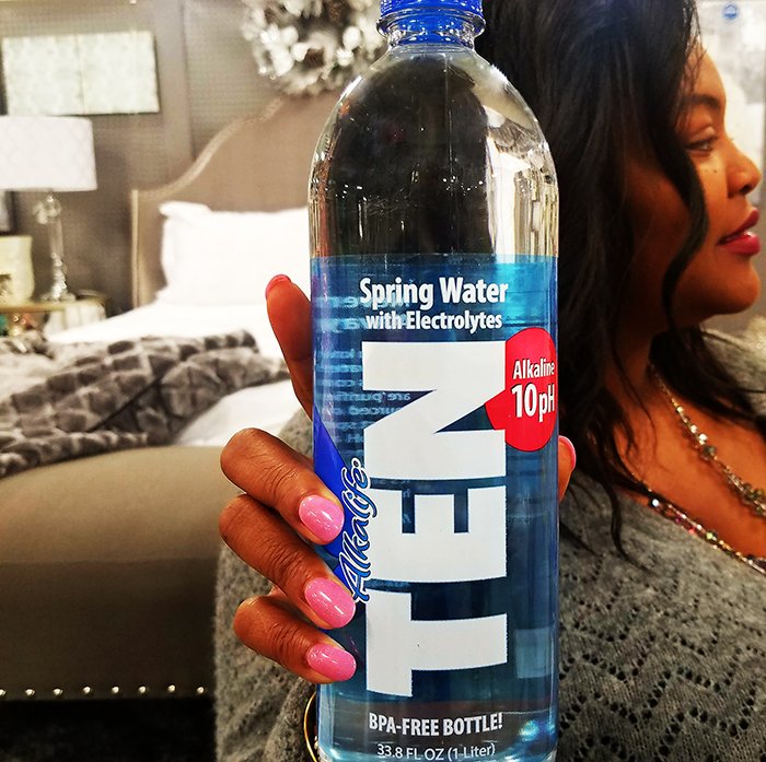 TENwater's tweet photo. Thank you @OhNikka! > TEN spring water scores a perfect '10' in hydration #hydratehigher https://t.co/Y74BRSsPjs https://t.co/sybPvikCQ3