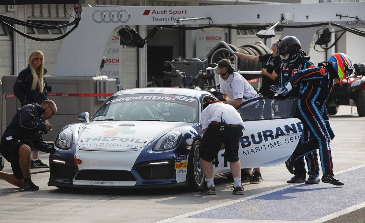 Brookspeed's tweet photo. Seats available in @Brookspeed #porsche #Cayman #GT4 @manthey_racing at @ymcofficial  @gulf12hours. Single driver or team of 3. https://t.co/acKBIDBNbT