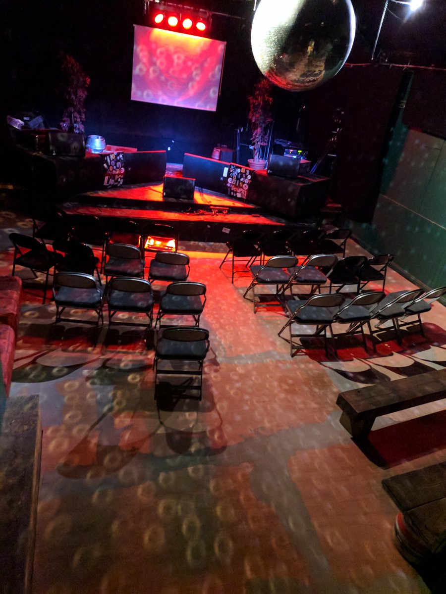 Crofters_Rights's tweet image. BRAND NEW FLOOR going in today in the back room (half finished from last night in the picture)  #nomorebadsmells 👃🚫