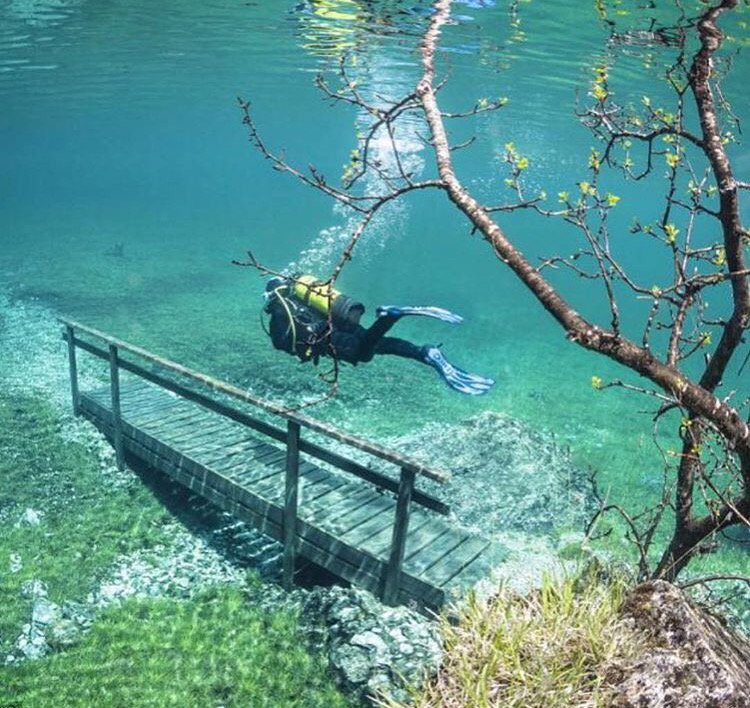 AbandonedPosts's tweet photo. Green Lake, Tragos, Australia. https://t.co/TM5SYRHB0R