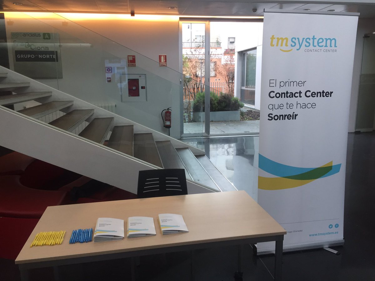 marcelovazari's tweet image. @TM_System presente en #ecommerce en @CCGranada generando sonrisas a los asistentes. Si queréis información pasad por el stand. ;)