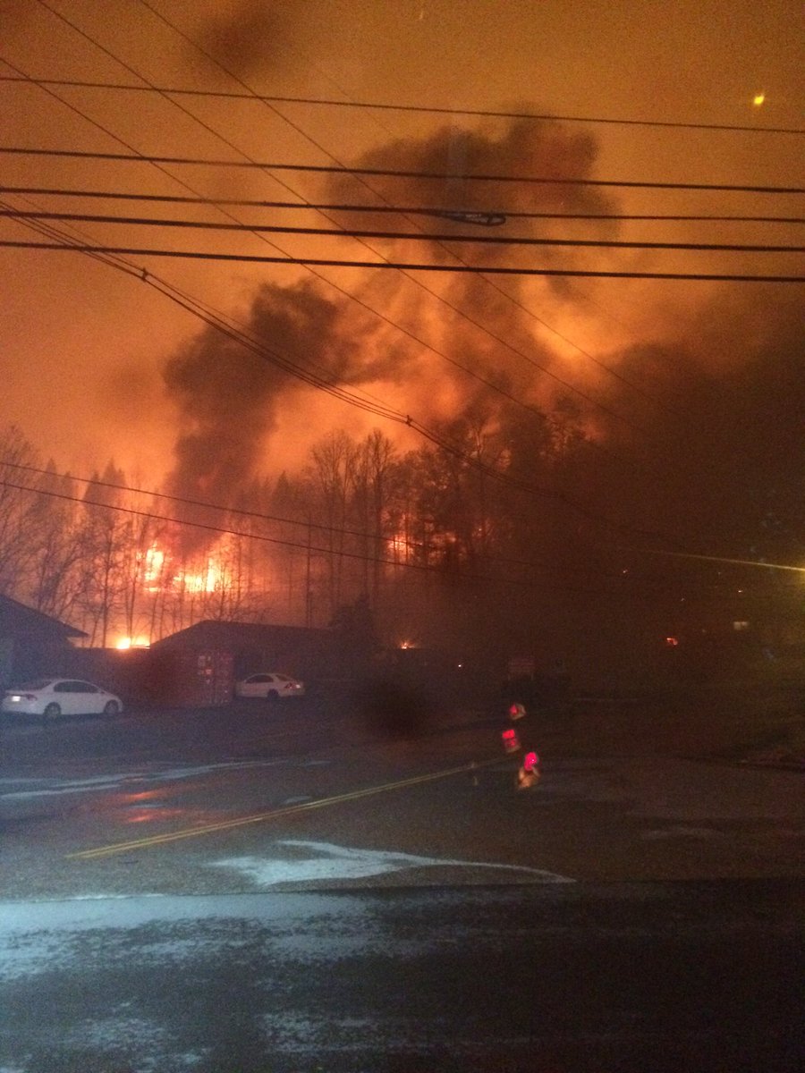taylorleo13's tweet photo. a picture taken by my dad, please continue to pray🙏🏼 #Gatlinburg #savethesmokies https://t.co/RPKRocGXj1
