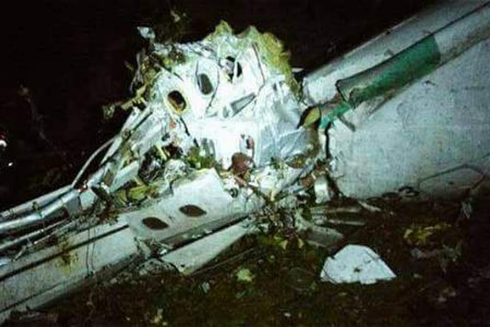 infobaeamerica's tweet photo. Tragedia áerea del Chapecoense: La Policía colombiana confirma que hay al menos 76 muertos y 5 sobrevivientes https://t.co/jyPesh5Ofr https://t.co/MBvdX9SJk9
