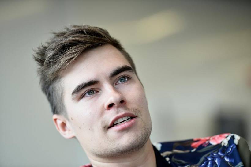 Jättiyllättäjä BumtsiBumin juontajaksi - Kalle Lindroth hyppää Marco Bjurströmin saappaisiin! iltalehti.fi/viihde/2016112…