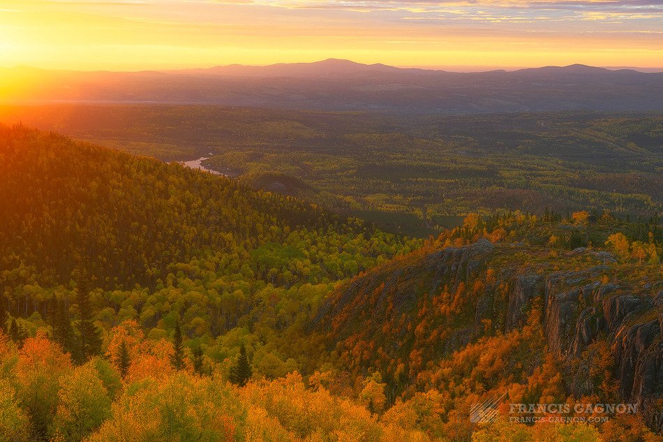 EarthShots's tweet image. RT Photo of the day: Golden light by Francis Gagnon (@FrancisG_) earthshots.org/2016/11/golden…