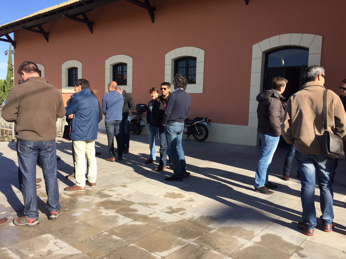 BMMGRA's tweet photo. Esperando... hoy #conciertodidáctico Demostración por secciones y después ¡musicales! La banda hoy con adolescentes https://t.co/IvNFtfkAjo