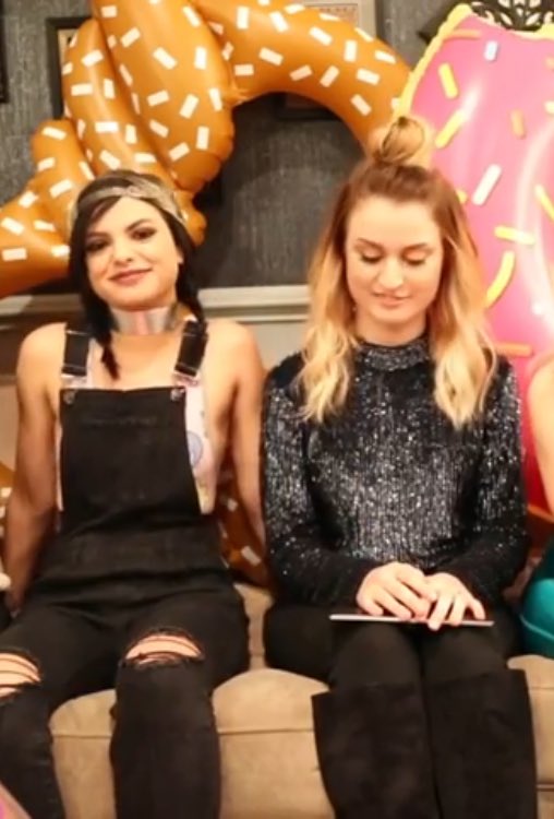 seokjeIly's tweet photo. @NiaLovelis #niranda https://t.co/llroz7Y7OB