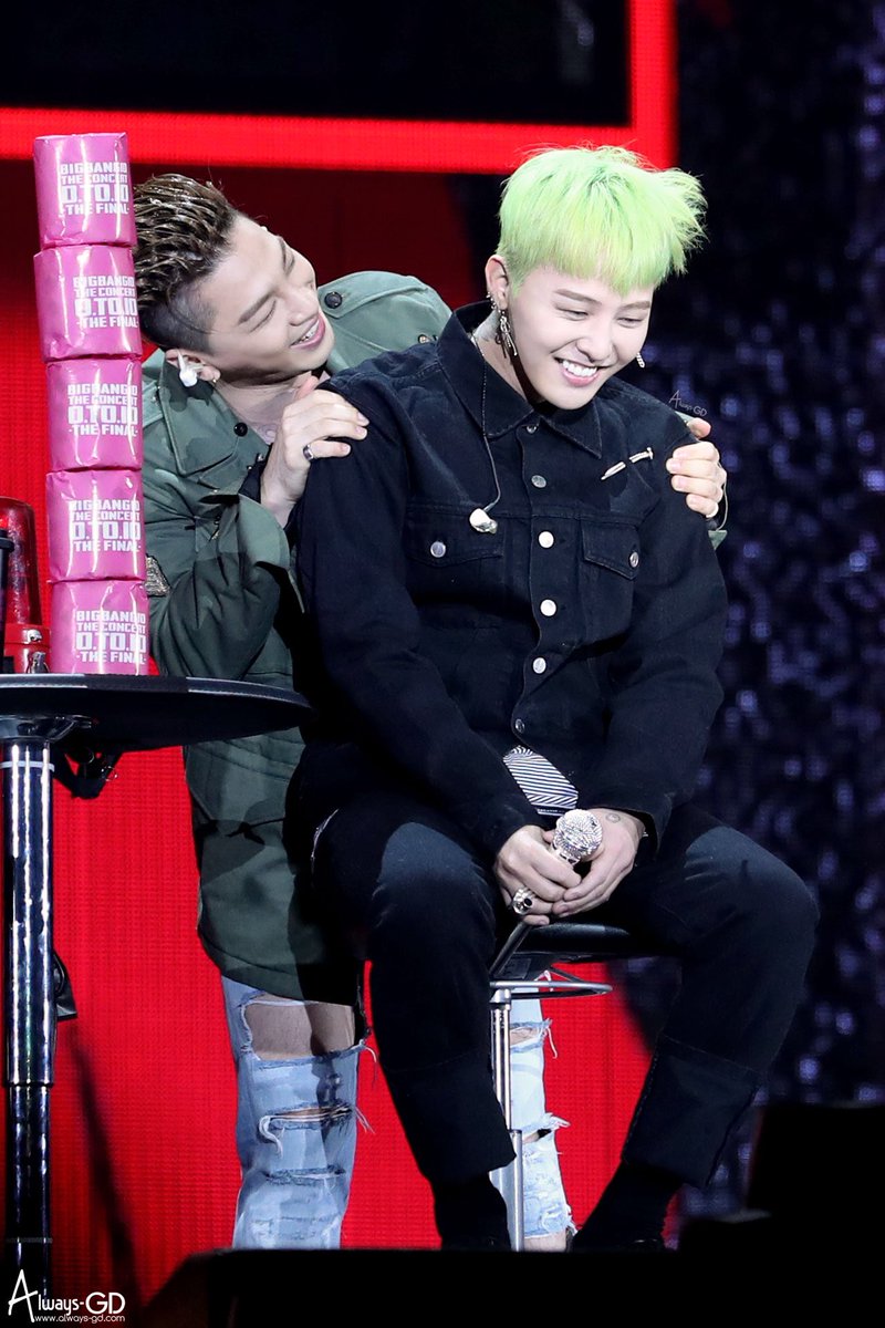 always_gd's tweet photo. 16.11.26 OSAKA Dome FM

#GDYB 사랑의 마사지 중입니다:D
내 사랑 굿뽀이 88라인 두 남자🙏🏻

#GDRAGON #지드래곤 
#태양 #TAEYANG #GOODBOY 

#AlwaysGD https://t.co/VpQzhR3ZaR