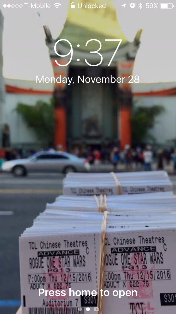 KiltedJediRic's tweet image. The sweetest #LockScreen shot ever #RogueLine @liningupnet @ChineseTheatres @StarlightUS @SkywalkingPod @vanmarshall #RogueOne @starwars