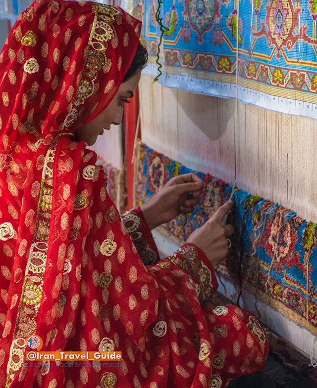 Iran_Style's tweet photo. Woman from #Sistan in her traditional attire weaving a #Persian #carpet! #IranTravelGuide #Persian https://t.co/9WvtnzRzCe