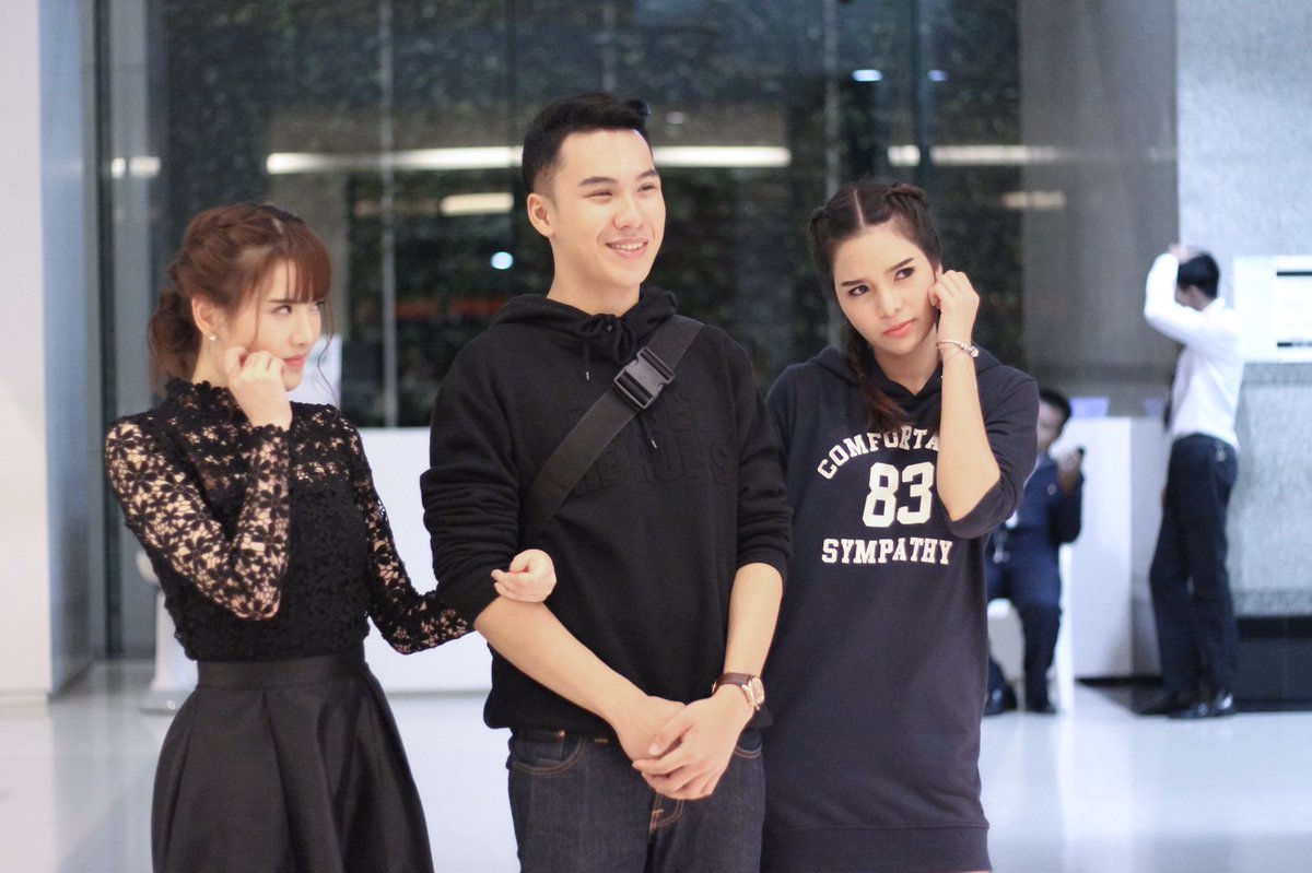 <a href="/LinpitaYing/">LINPITA</a> <a href="/grand_thestar/">GRAND THE STAR</a> <a href="/Tum9_Warawut/">วราวุธ โพธิ์ยิ้ม</a>  อารมณ์เหมือนแย่งพระเอกกัน 😂😂😂