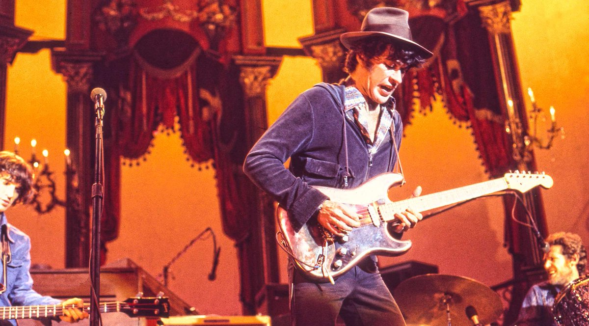 Fender's tweet photo. Iconic Mods: The Strat that danced 'The Last Waltz': 
https://t.co/rGHHxNGtae @r0bbier0berts0n #TheBand https://t.co/P3sSaZoeMX