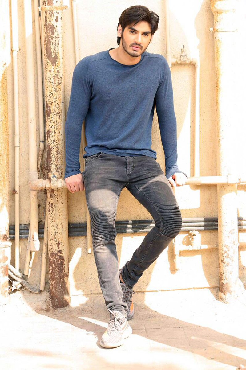 A new generation from our generation. Our boy Ahan. <a href="/SunielVShetty/">Suniel Shetty</a> #SoProud