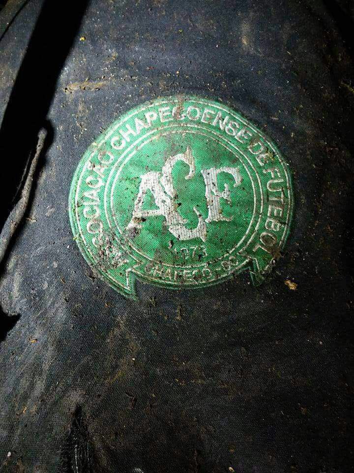 Teleantioquia's tweet photo. Estas serían las primeras imágenes del accidente aéreo en el municipio de La Unión, en minutos avance de #TANoticias @ChapecoenseReal https://t.co/UaZM0Kkcdg