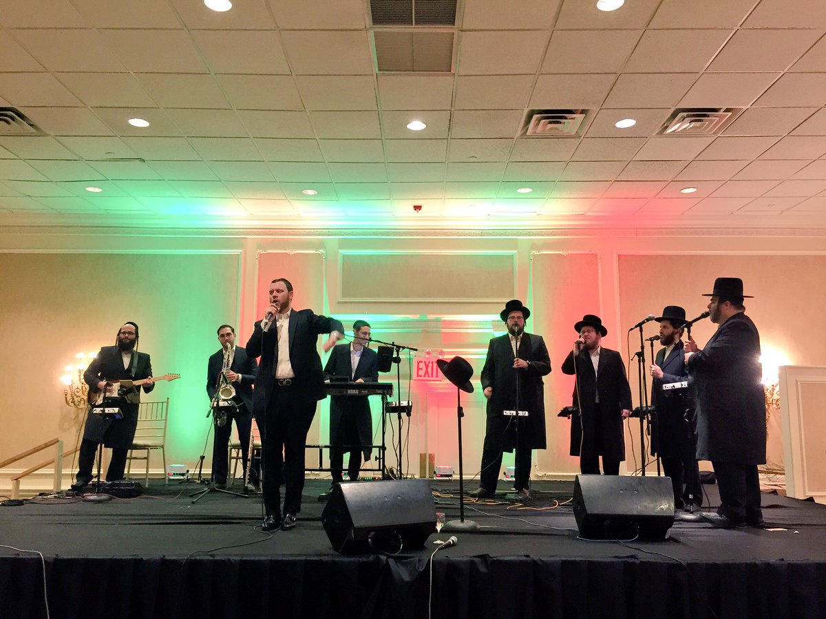 Mezamrimchoir's tweet photo. This was one of a kind! Tonight's sheva brochos with @YumiLowy #chazan #rosenfeld #badchan #velvelfeldman music by @Levi_Lesin  @srulysmusic https://t.co/HxTnIPkUVZ