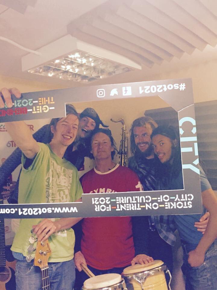 Great fun on <a href="/6townsradioGG/">GarageGreenhouse</a>  with @leahhamer31  last night! A great show promoting local music :)