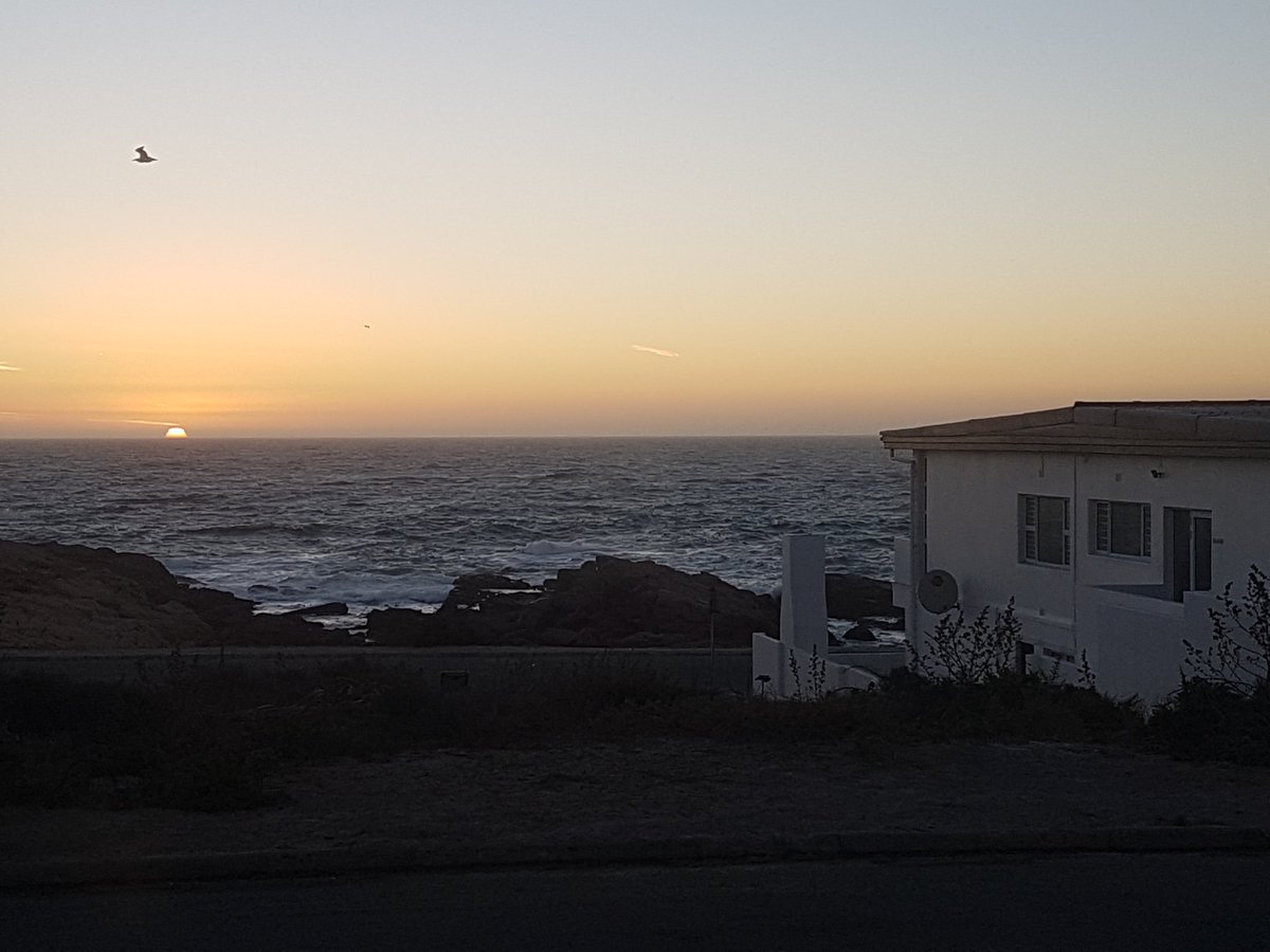 BayLamberts's tweet photo. #Spoiled in #Lambertsbay with these #sunsets! https://t.co/16qHR2WIhl