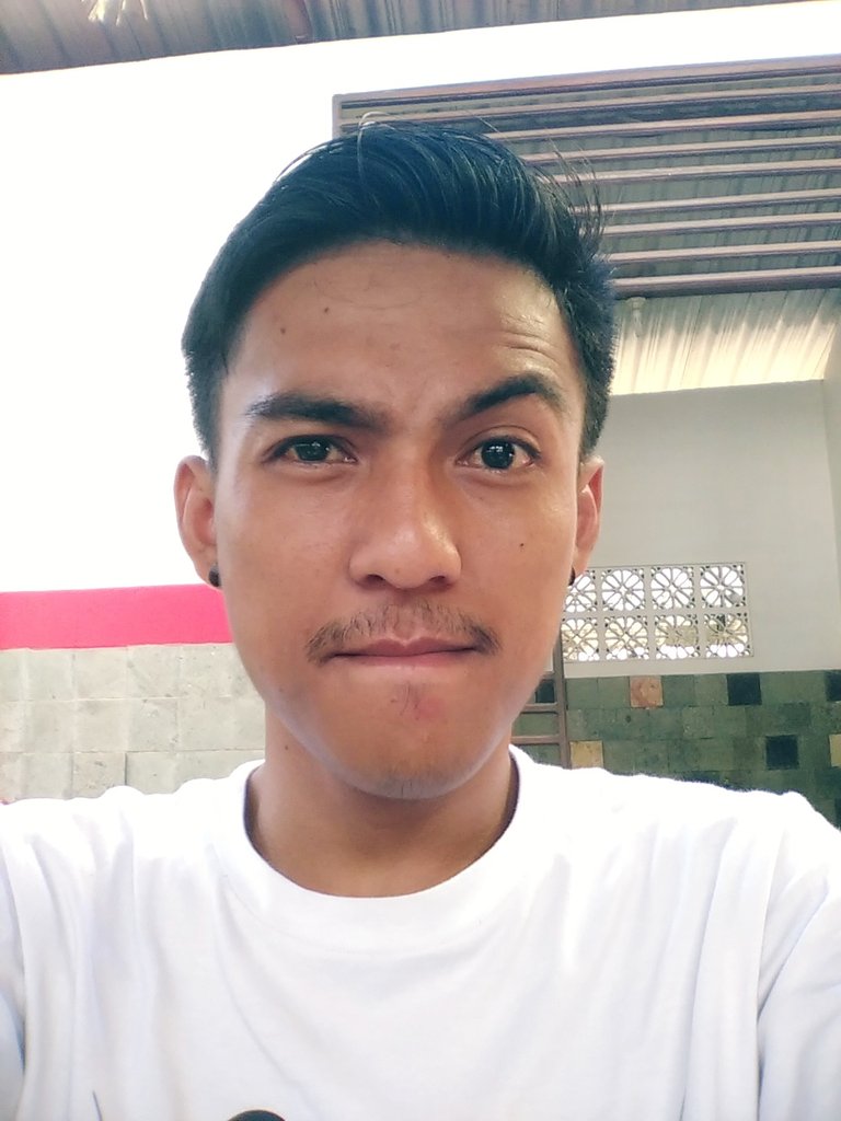 hendrysvck's tweet photo. Ga usah sibuk ngurusin aku, aku ni lagi sibuk ngurusin kumisku. Terima kasih, wassalam https://t.co/0yORZGpL7C