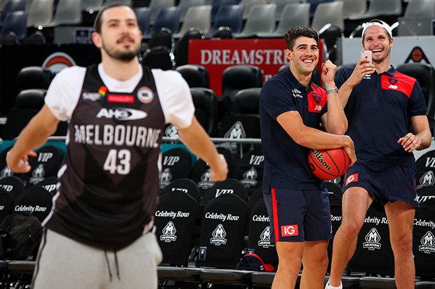 MattyGoodrope's tweet photo. .@jesseBhogan and @cpetracca7 caught up with @ChrisGoulding43 on the basketball court. See what it was all about - https://t.co/yje7rlUYgk https://t.co/iirvL6Wfg3